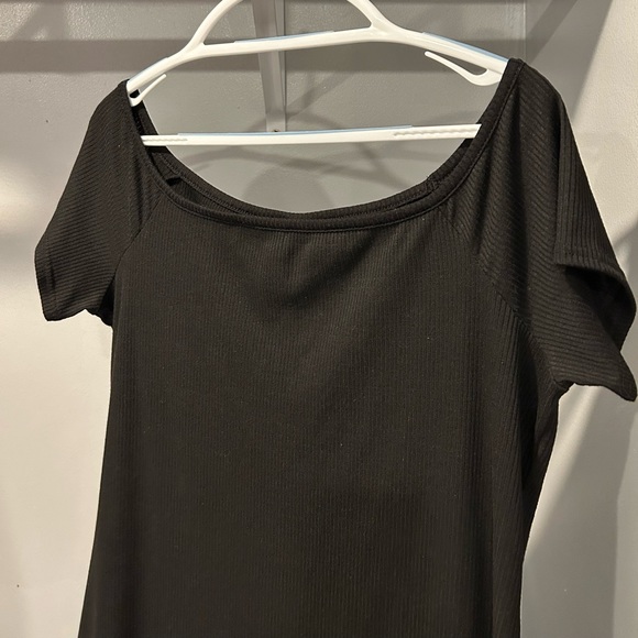 Feathers Ribbed Capped Sleeve Black Dress - Picture 4 of 7